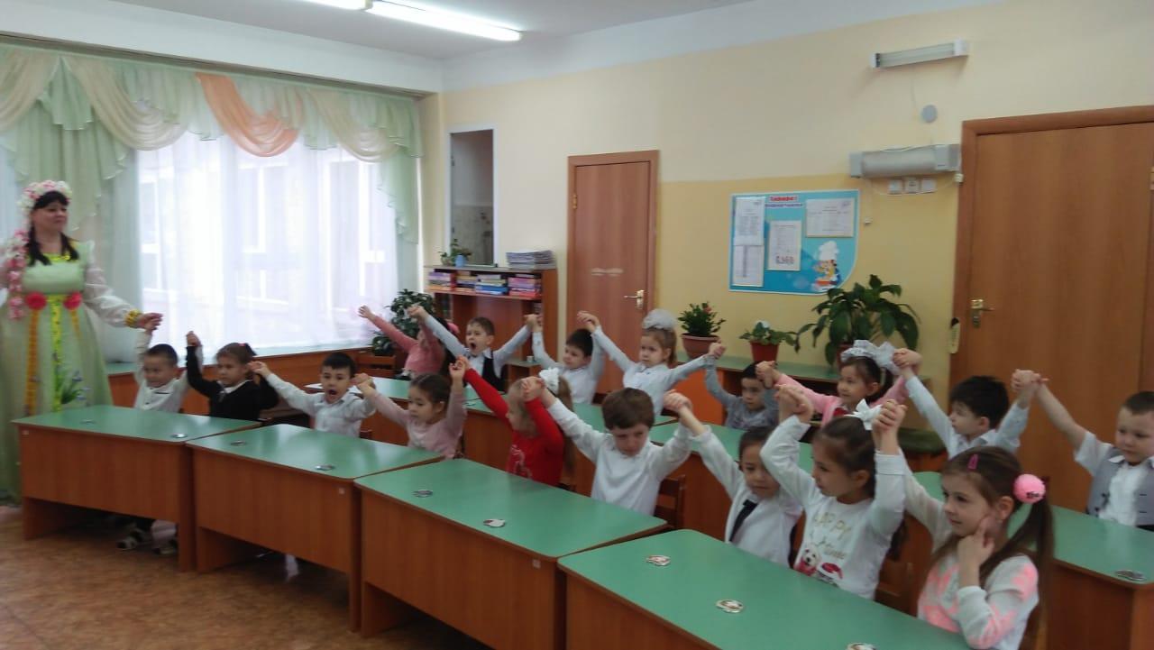 В рамках декады Самопазнание  педагогика "Любовь и Творчество" была проведена работа с детьми на тему:  Любовь-основа жизни!